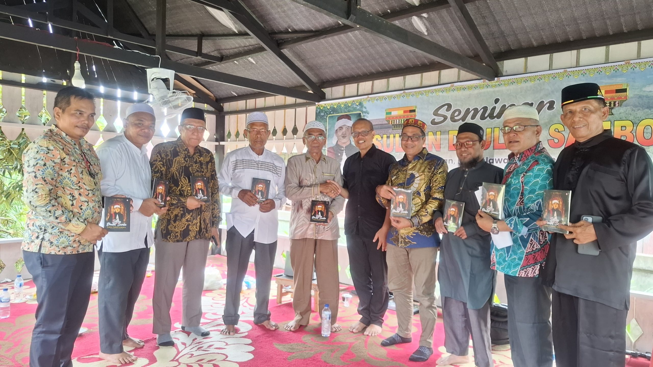 Foto bersama pemateri seminar Sejarah perjuangan Raja Sultan Daulat Sambo, tokoh yang dikenal dengan julukan Singa Tanoh Singkil. Ist